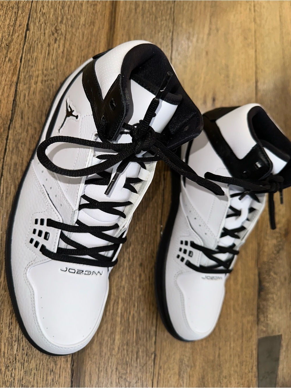 Jordan Access "White / Black"